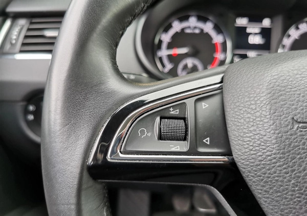 Skoda Octavia cena 54900 przebieg: 134873, rok produkcji 2019 z Limanowa małe 121